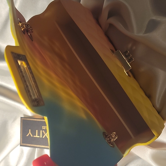 Small Handbag - Picture 3 of 4